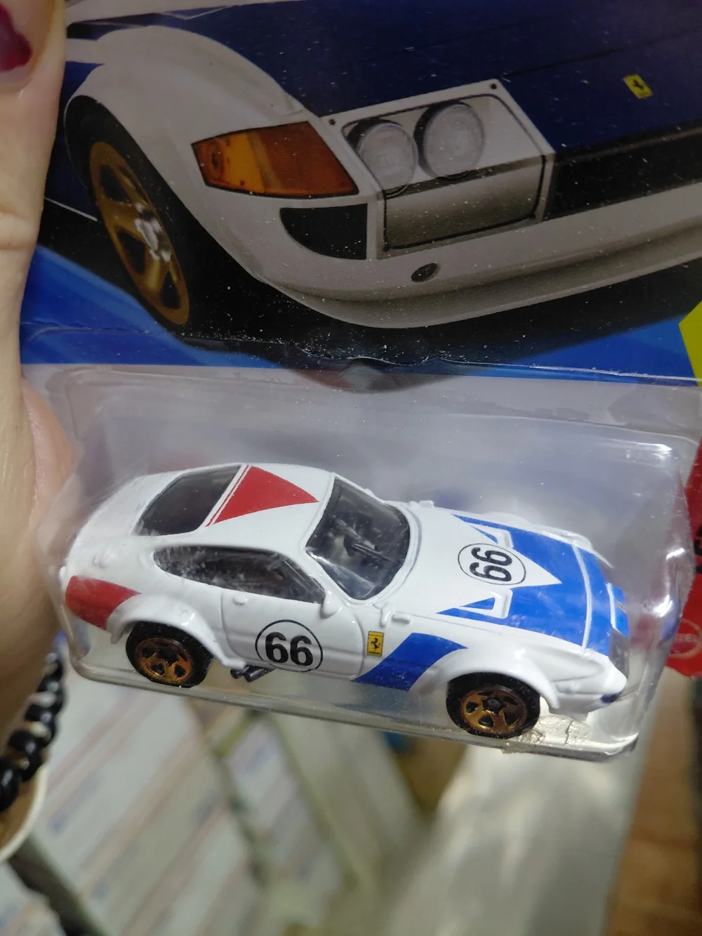 Hot Wheels Ferrari 365 GTB4 Competizione in white